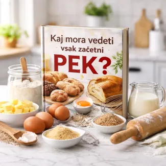 Zlata skorja in zračna sredica kruha na marmornem pultu za začetni PEK, sveže narezano