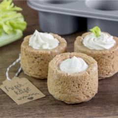 Recept za kruhove skodelice z svežim sirom, zelišči in skuto